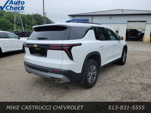 Used 2026 Chevrolet Traverse LT AWD/4WD image 5