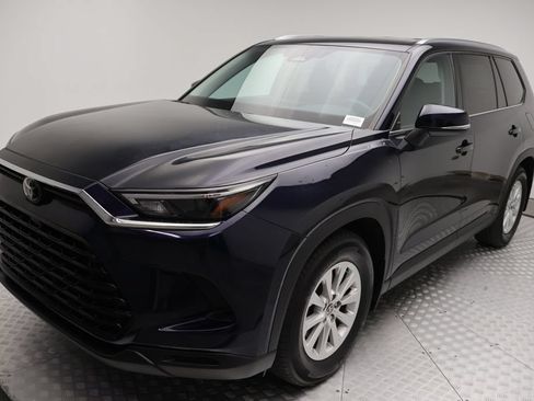 Certified 2024 Toyota Grand Highlander FWD image 2