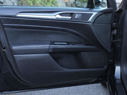 Used 2014 Ford Fusion Titanium image 12