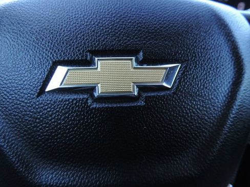 Used 2025 Chevrolet Trax LT w/ LT Convenience Package image 28