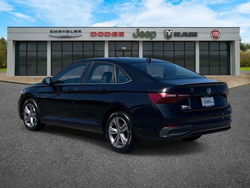 Used 2024 Volkswagen Jetta SE FWD image 6