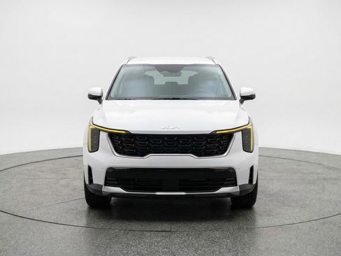 Used 2024 Kia Sorento S image 2