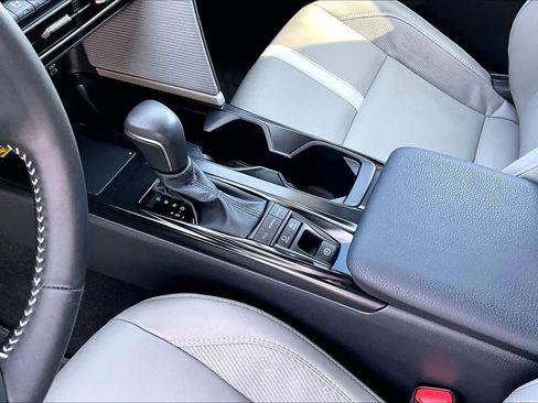 Used 2026 Toyota Camry SE w/ Convenience Package image 15