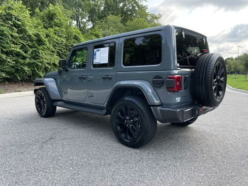 Used 2025 Jeep Wrangler Unlimited Sahara AWD/4WD image 7