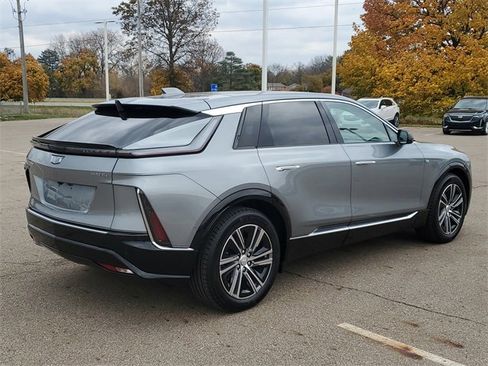 Certified 2024 Cadillac Lyriq Luxury image 3