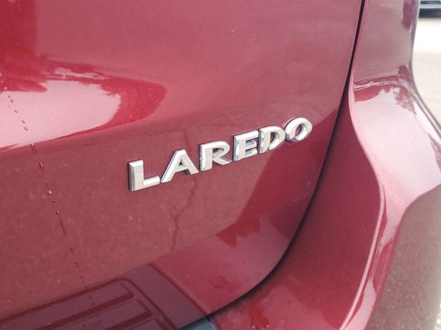 Used 2018 Jeep Grand Cherokee Laredo image 2