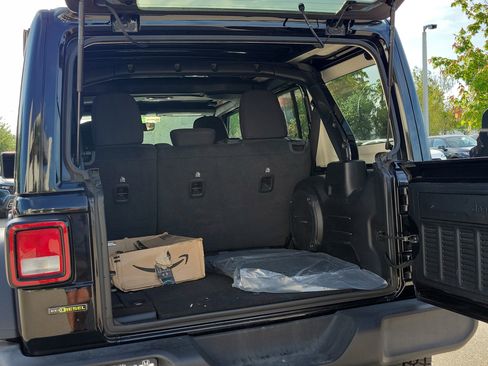 Used 2022 Jeep Wrangler Unlimited Sport image 14