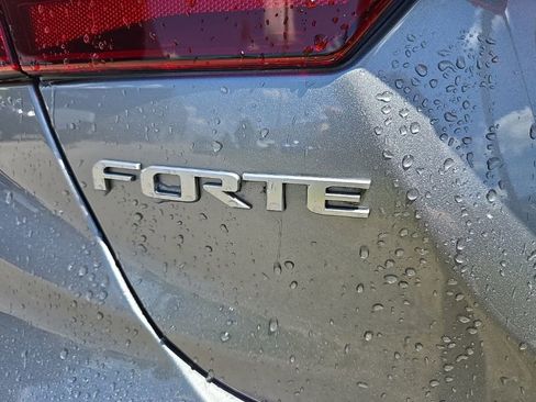 Certified 2023 Kia Forte LXS FWD image 4