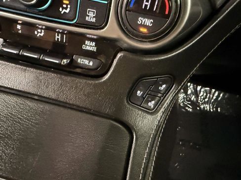 Used 2019 Chevrolet Suburban Premier image 20