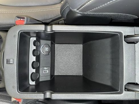 Used 2018 Jeep Cherokee Limited AWD/4WD image 32