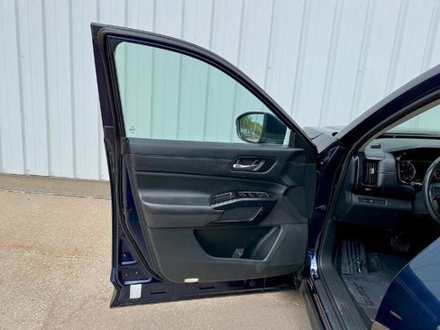 Used 2022 Nissan Pathfinder SV AWD/4WD image 15