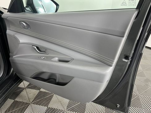 Used 2025 Hyundai Elantra SEL image 16