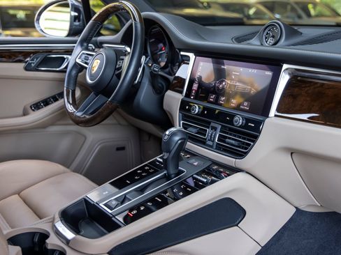 Certified 2023 Porsche Macan AWD/4WD image 62