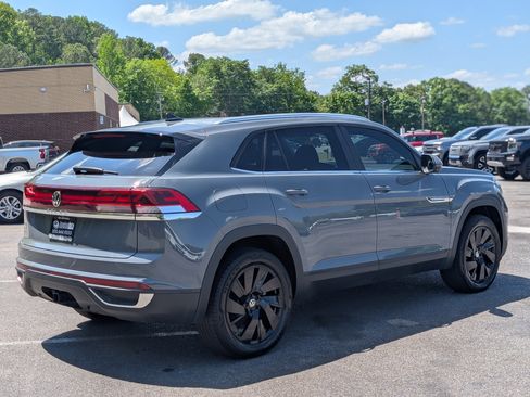 Used 2024 Volkswagen Atlas Cross Sport SE w/ Panoramic Sunroof Package image 7