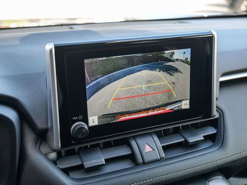 Used 2025 Toyota RAV4 LE AWD/4WD image 22
