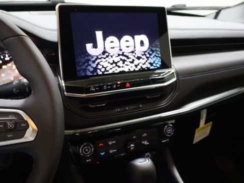 New 2026 Jeep Compass Latitude image 22