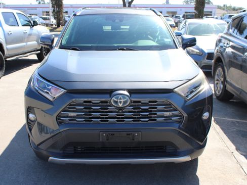 Used 2019 Toyota RAV4 Limited AWD/4WD image 3