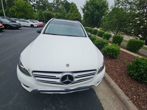 Used 2018 Mercedes-Benz GLC 300 4MATIC image 5