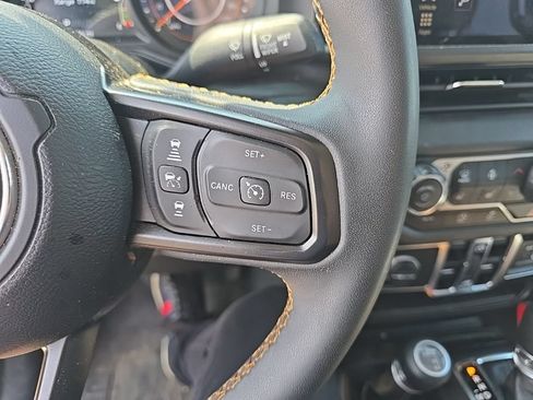 Used 2024 Jeep Gladiator Sport AWD/4WD image 16