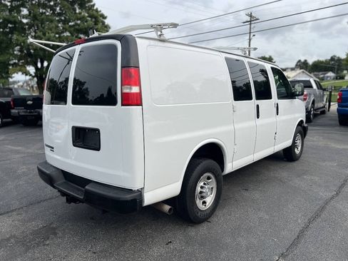 Used 2016 Chevrolet Express 2500 RWD image 5