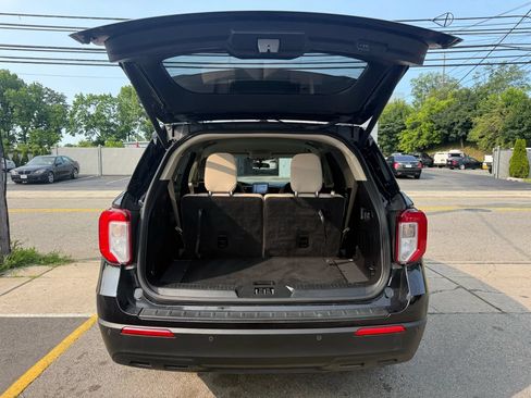 Used 2021 Ford Explorer XLT AWD/4WD image 29