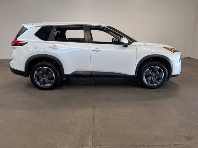 Used 2024 Nissan Rogue SV AWD/4WD image 2