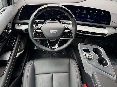 Used 2025 Cadillac Optiq Sport 2 w/ LPO, Floor Liner Package AWD/4WD image 4