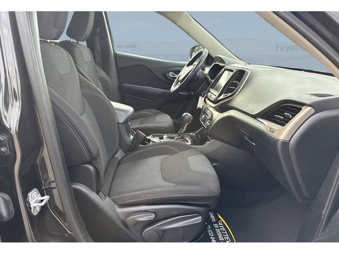 Used 2015 Jeep Cherokee Latitude image 24