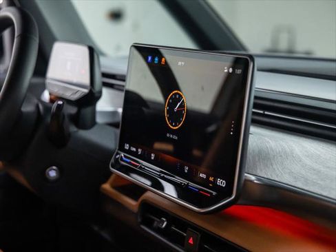 New 2025 Volkswagen ID. Buzz Pro S image 31