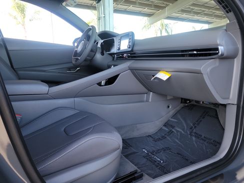 Certified 2025 Hyundai Elantra Sport FWD image 22