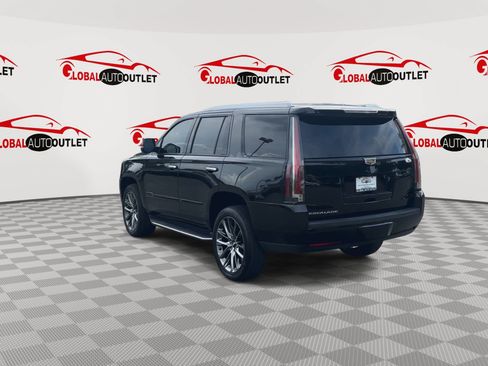 Used 2019 Cadillac Escalade Luxury w/ Escalade Sport Edition AWD/4WD image 7