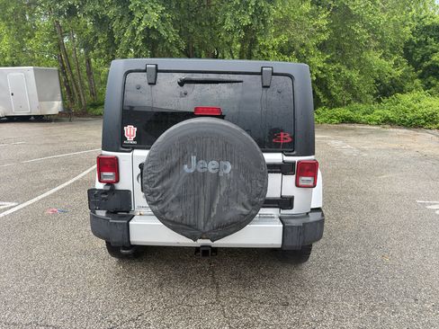 Used 2012 Jeep Wrangler Unlimited Sahara w/ Connectivity Group AWD/4WD image 5