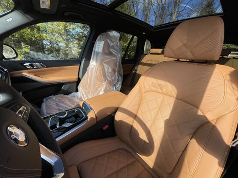 New 2026 BMW X5 xDrive50e image 8