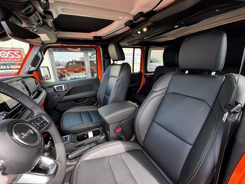 Used 2026 Jeep Wrangler Unlimited Sahara AWD/4WD image 3