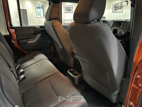 Used 2014 Jeep Wrangler Unlimited Sport w/ Connectivity Group AWD/4WD image 33