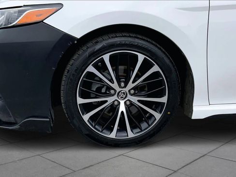 Used 2019 Toyota Camry SE w/ Convenience Package image 11