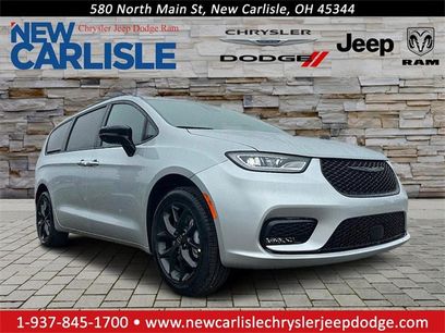 New 2026 Chrysler Pacifica Select w/ S Appearance Package