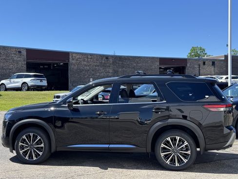 New 2026 Nissan Pathfinder Platinum AWD/4WD image 32