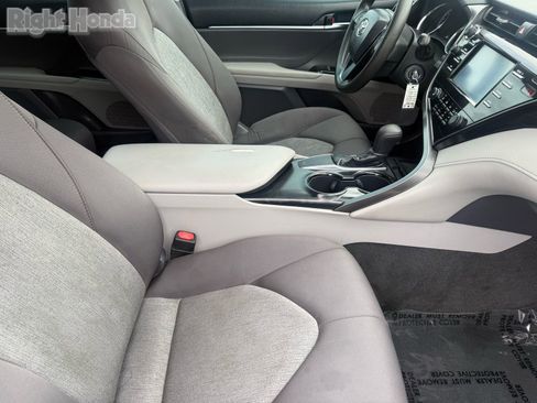 Used 2019 Toyota Camry LE w/ Carpet Mat Package image 29