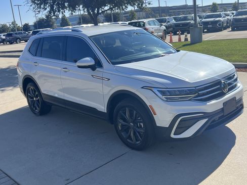 Certified 2023 Volkswagen Tiguan SE image 2