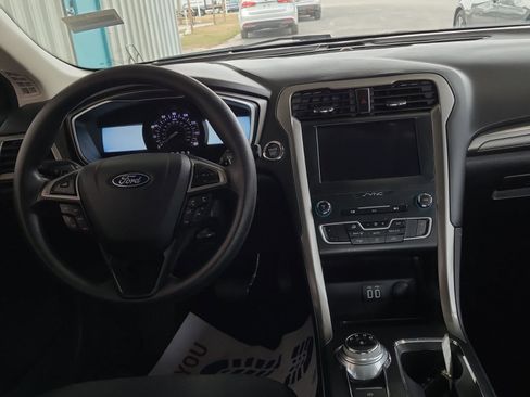 Used 2019 Ford Fusion SE image 10