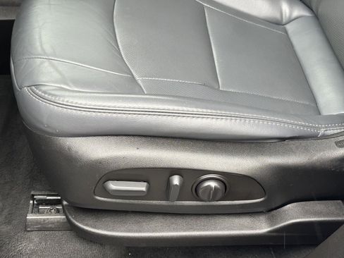 Used 2023 Buick Enclave Essence image 18