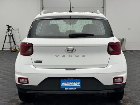 Used 2025 Hyundai Venue SEL FWD image 8