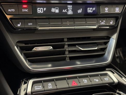Used 2024 Audi e-tron GT Prestige image 19