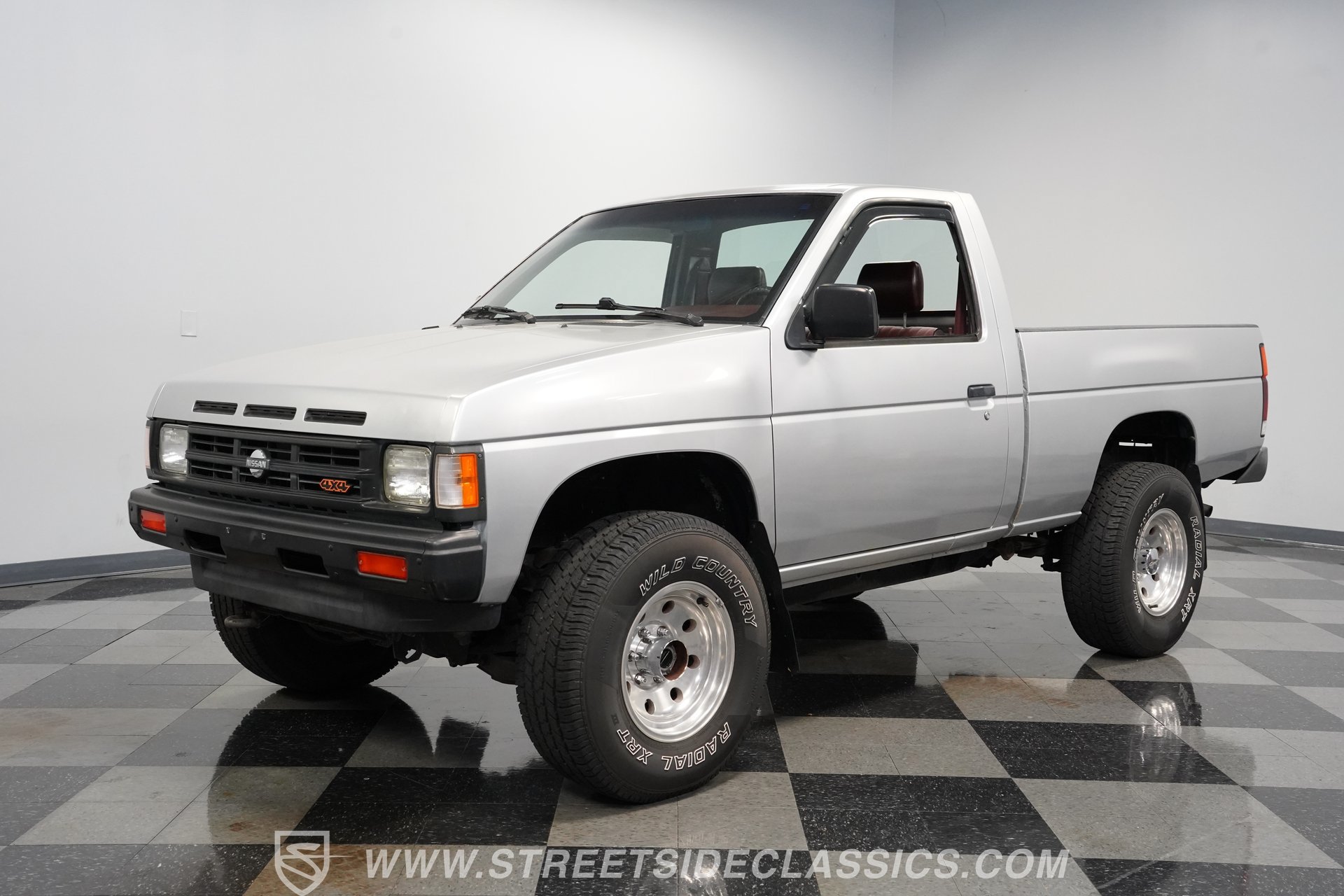 Used 1990 Nissan Pickup 4x4 Regular Cab image 6