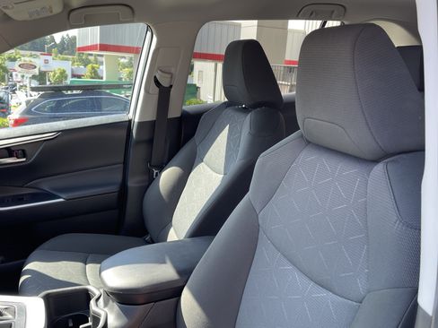 Certified 2025 Toyota RAV4 XLE AWD/4WD image 17