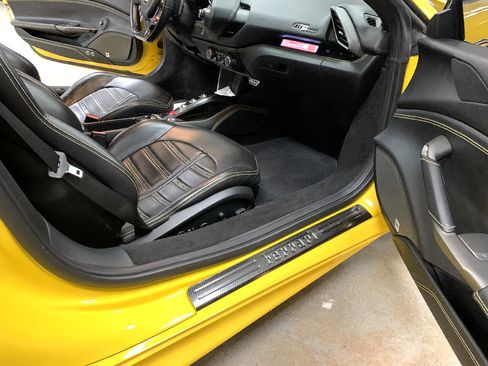 Used 2017 Ferrari 488 Spider image 38