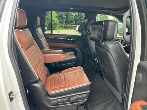 Used 2024 GMC Yukon XL Denali Ultimate AWD/4WD image 24