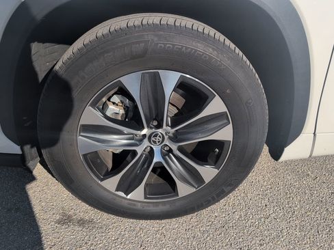 Used 2021 Toyota Highlander XLE image 10