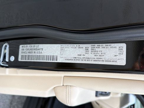 Used 2024 Jeep Grand Cherokee L Limited w/ Black Appearance Package AWD/4WD image 36